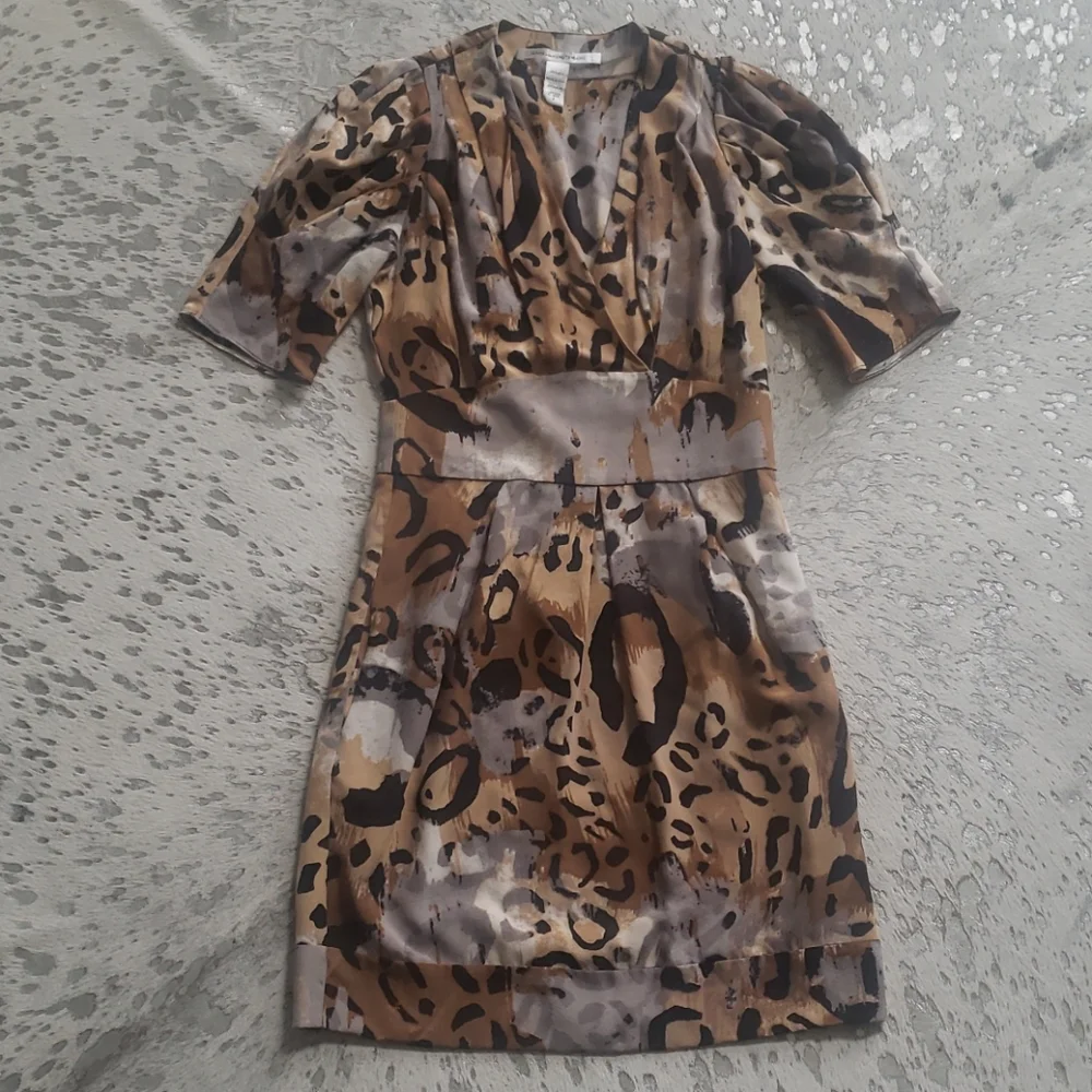 *SOLD* Diane Von Furstenberg DVF Sabine Silk Animal Print Mini Dress Sz2 - Picture 3 of 6